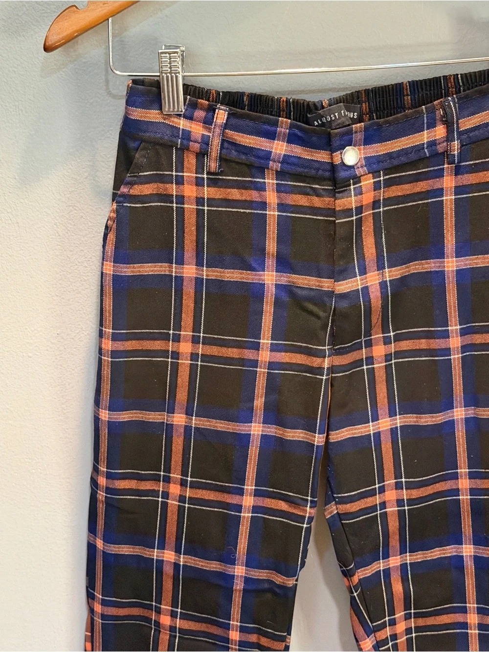 ALMOST FAMOUS BLUE/ORANGE PLAID JOGGER PANTS SZ S